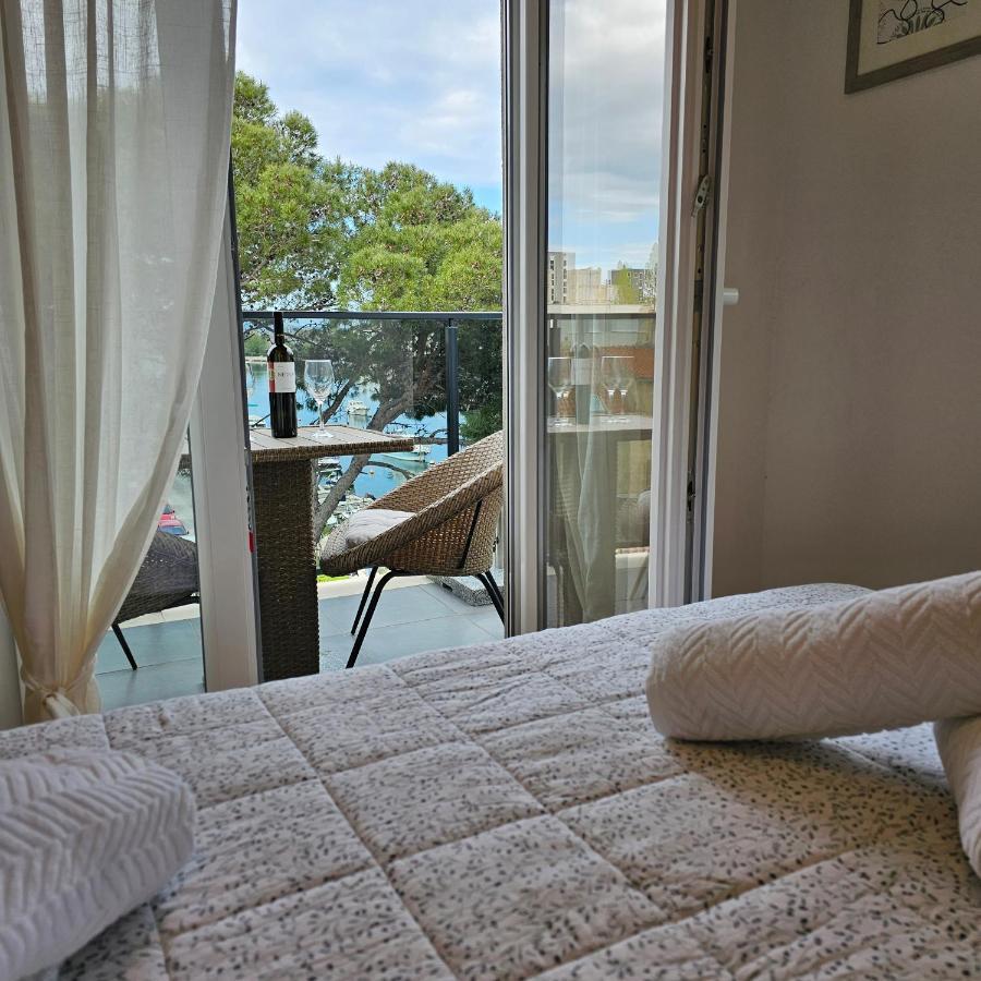Apartman River Breeze オミシュ エクステリア 写真
