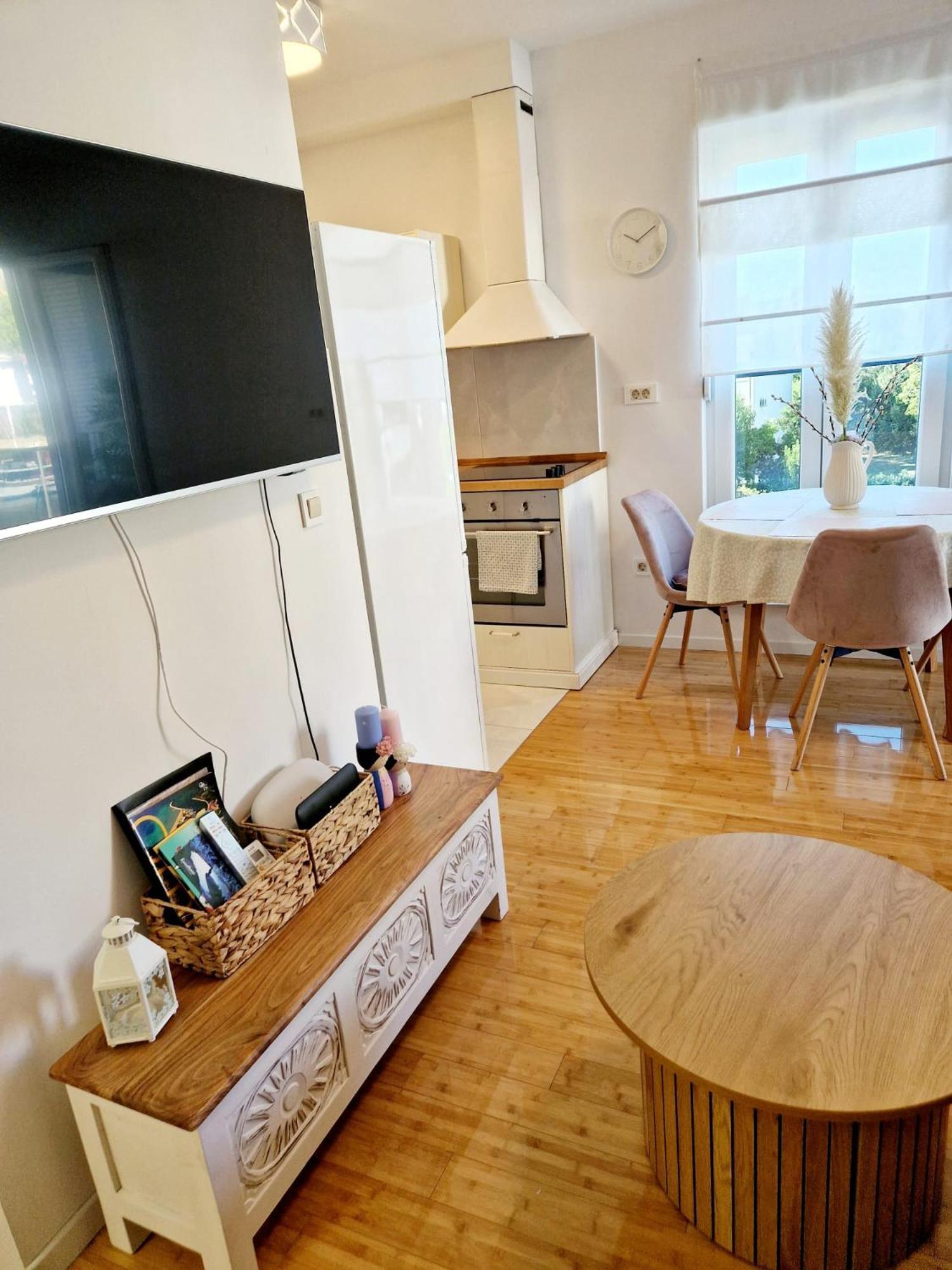 Apartman River Breeze オミシュ エクステリア 写真